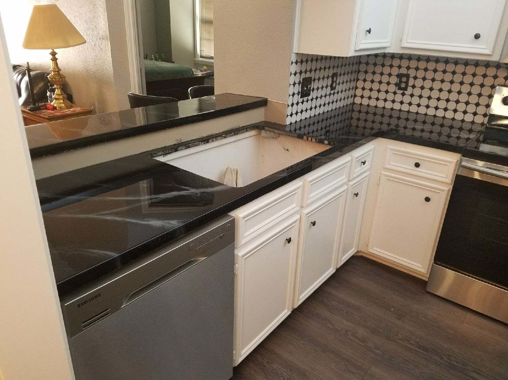 Kitchen - transitional kitchen idea