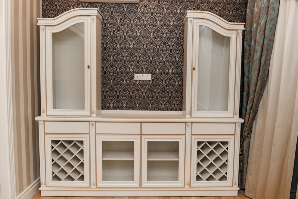 Комод в столовой