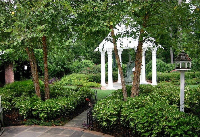Design ideas for a transitional landscaping in Raleigh.