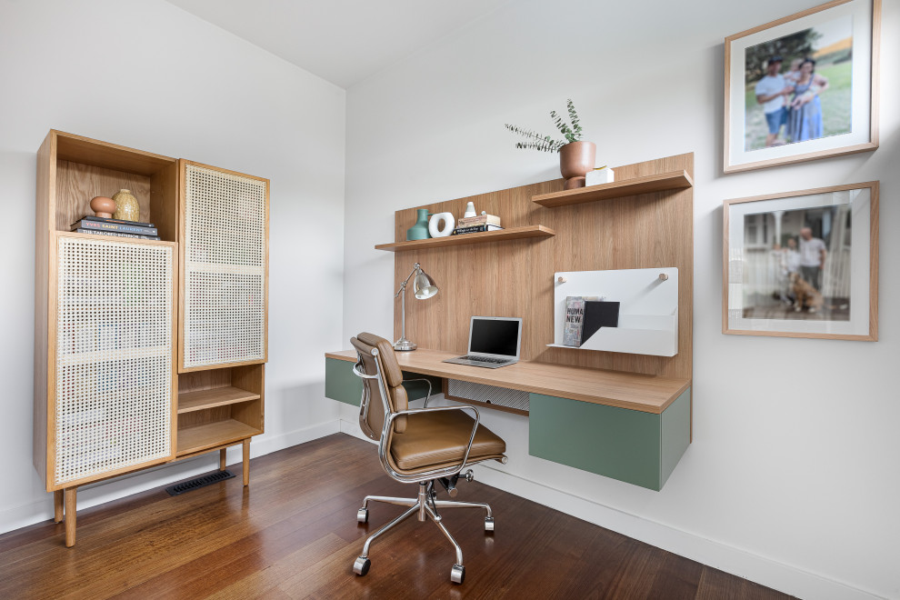 Photo of a modern home office in Melbourne.