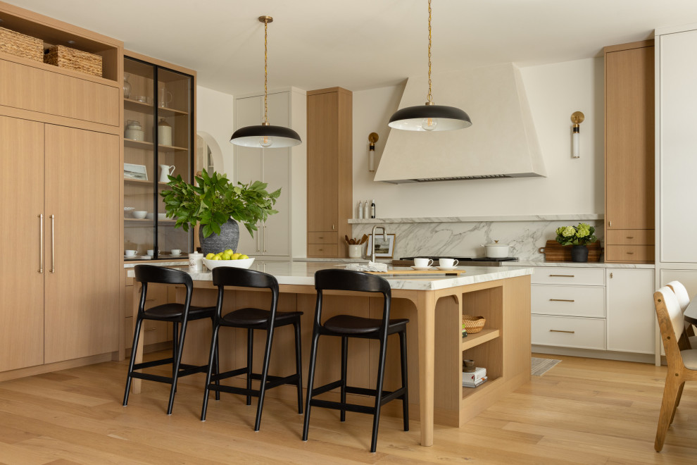 Transitional kitchen photo in Toronto