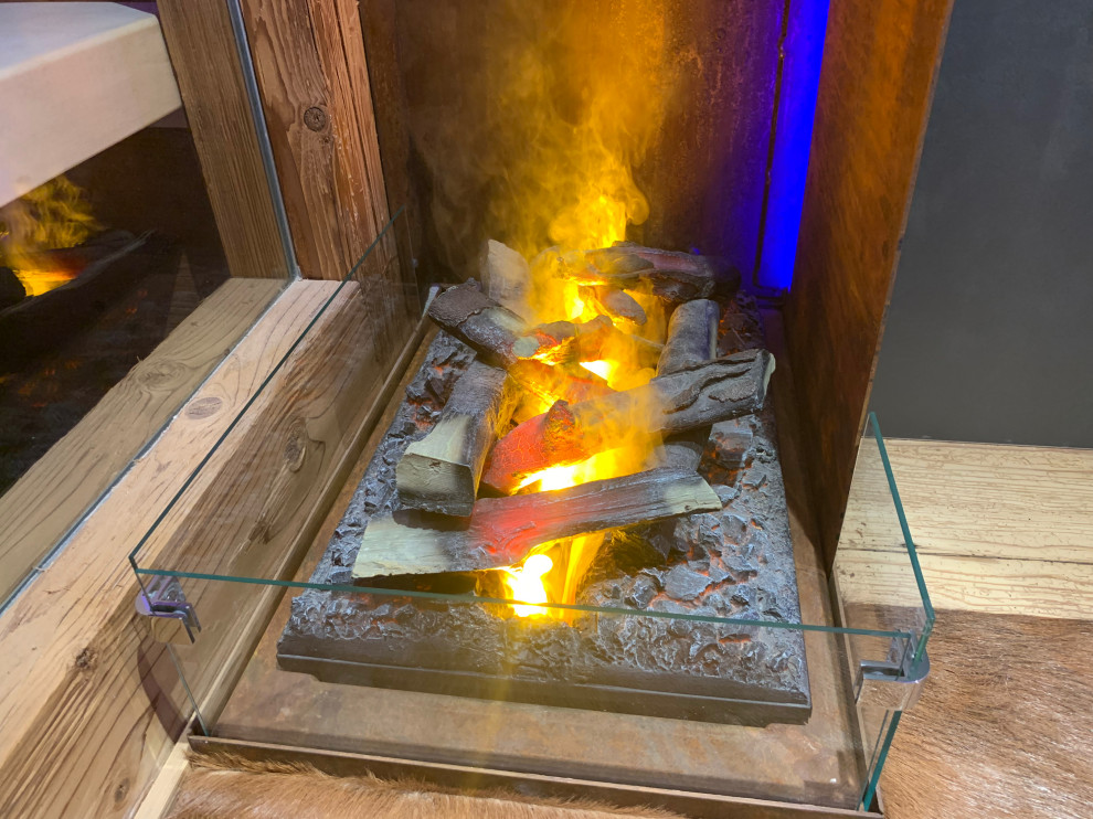Sauna With flächenbündigen Schrankfronten, braunen Schränken, Whirlpool, bodengleicher Dusche, Wandtoilette mit Spülkasten, grünen Fliesen, Keramikfliesen, roter Wandfarbe, Kalkstein, Sauna, Trogwaschbecken, Granit-Waschbecken/Waschtisch, buntem Boden, Falttür-Duschabtrennung, brauner Waschtischplatte, Duschbank, Einzelwaschbecken, schwebendem Waschtisch, eingelassener Decke and Steinwänden in Munich