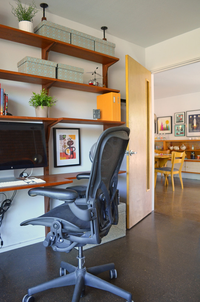 This is an example of a midcentury home office in Dallas.