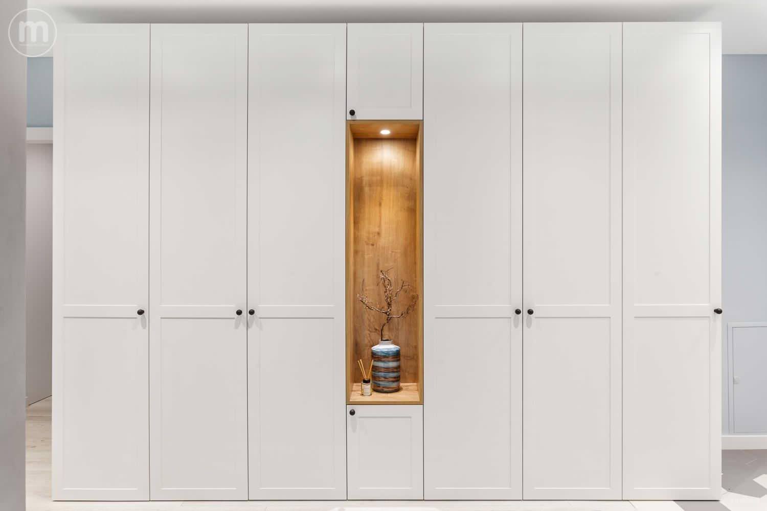 Шкаф в прихожей