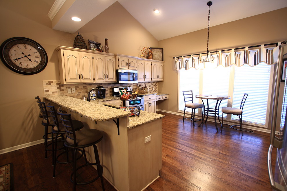 Kitchen - transitional kitchen idea in Kansas City