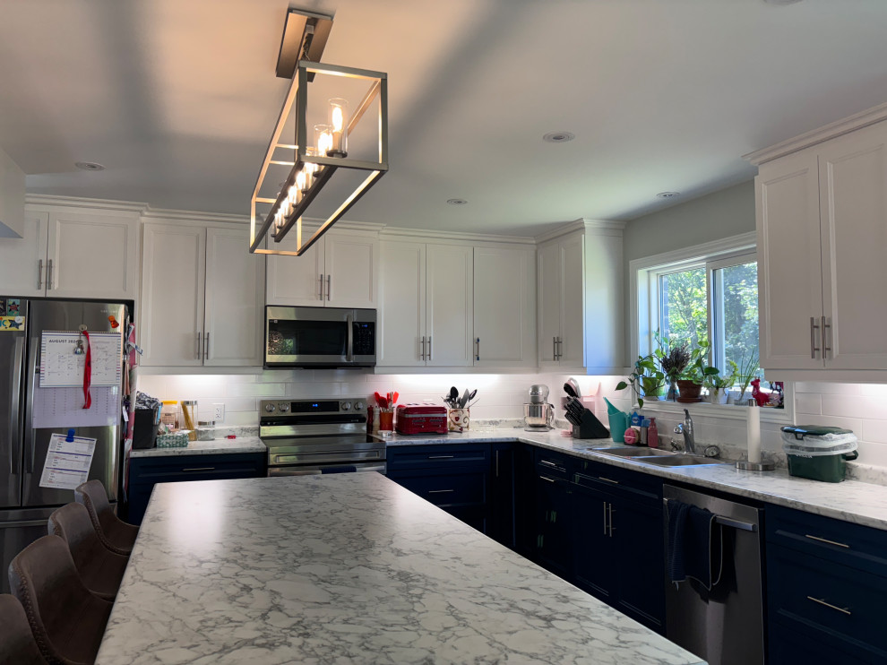 Kitchen - transitional kitchen idea