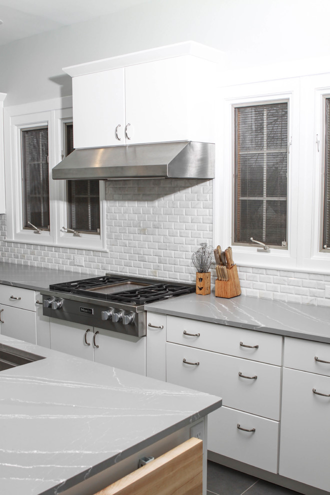 Inspiration for a transitional kitchen remodel in Cincinnati