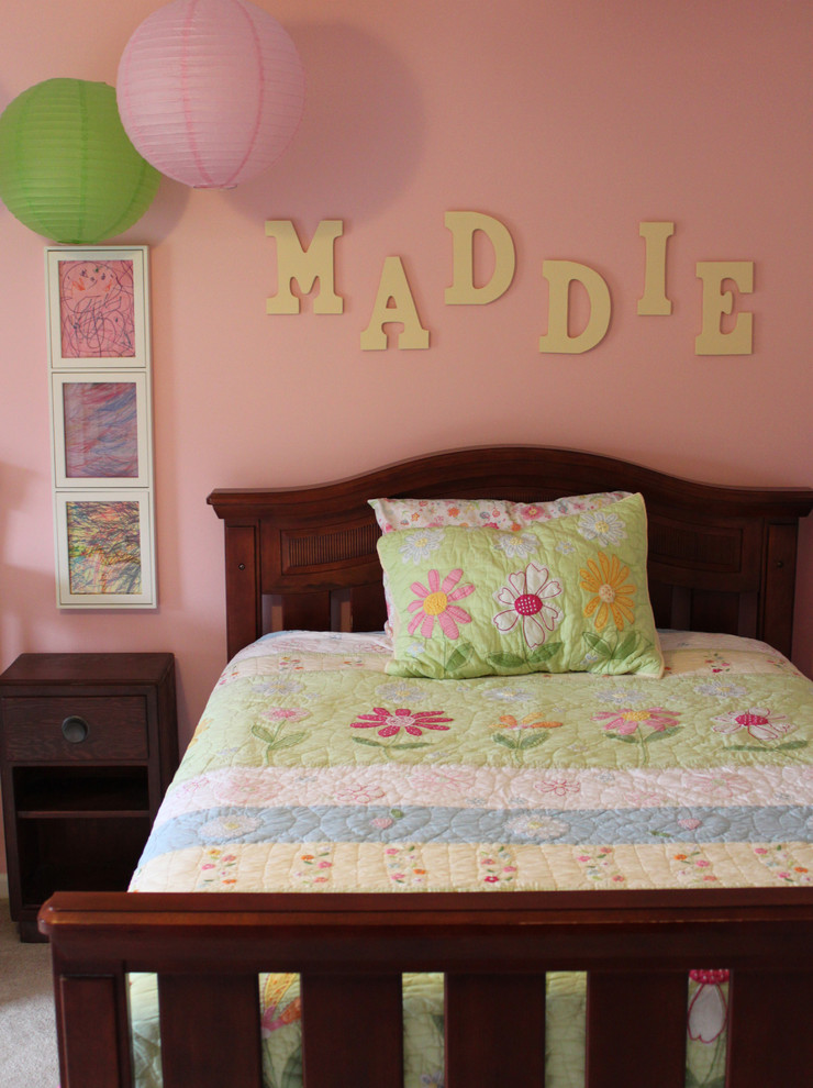 Photo of a large traditional kids' bedroom for kids 4-10 years old and girls in Chicago with pink walls and carpet.