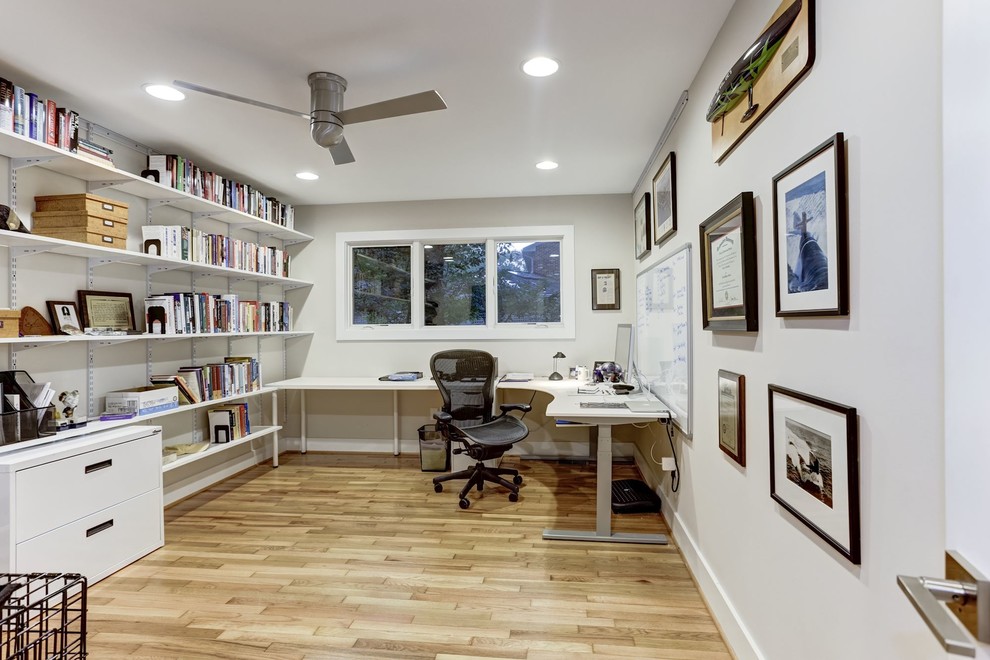 Inspiration for a craftsman home office remodel in Baltimore
