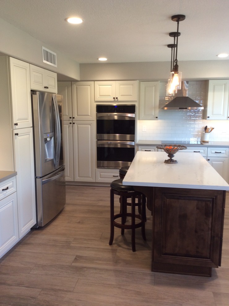Kitchen - transitional kitchen idea in Phoenix