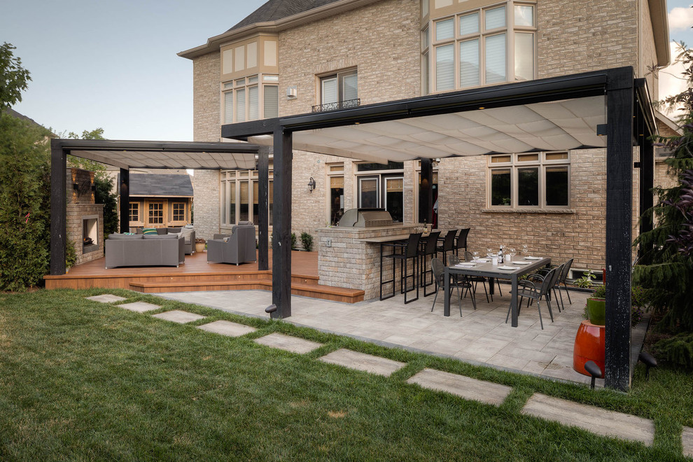 Inspiration for a modern backyard deck in Toronto with a pergola.