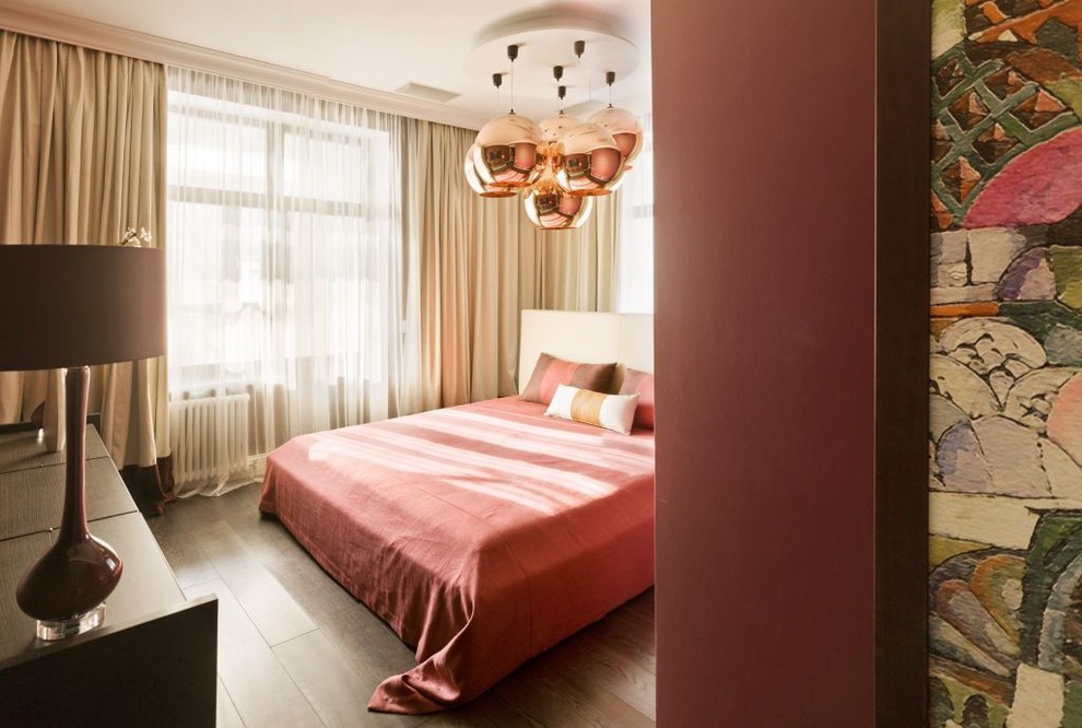 This is an example of a contemporary bedroom in Moscow.