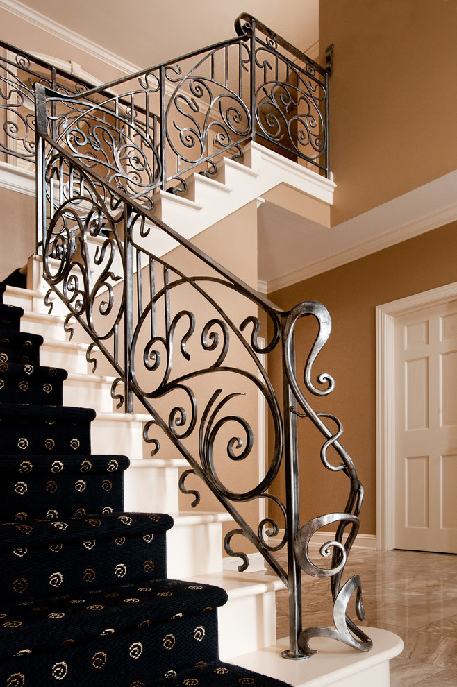 Design ideas for a traditional staircase in Milwaukee.