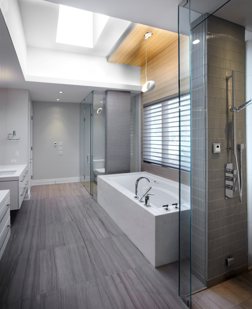 Design ideas for a modern bathroom in Other.