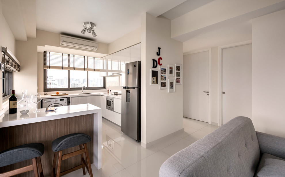 Design ideas for a contemporary kitchen in Singapore.