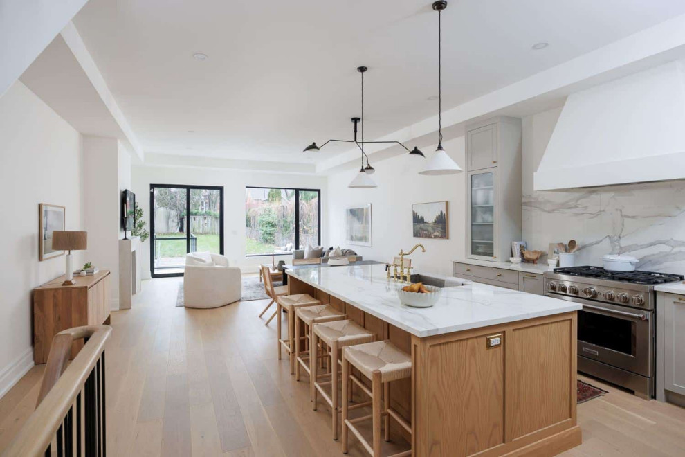 Kitchen - transitional kitchen idea in Toronto