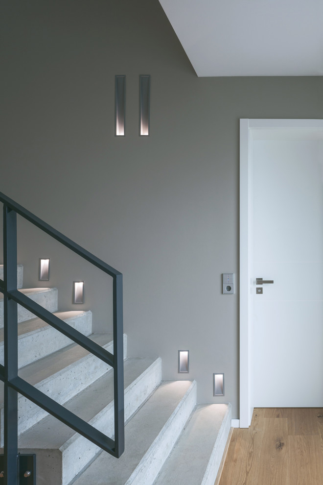 Industrial Betontreppe mit Beton-Setzstufen und Stahlgeländer in Dortmund