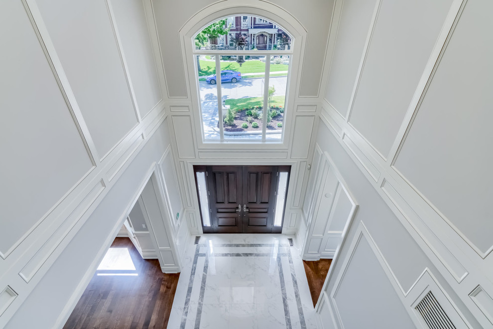 Inspiration for a transitional home design remodel in Toronto