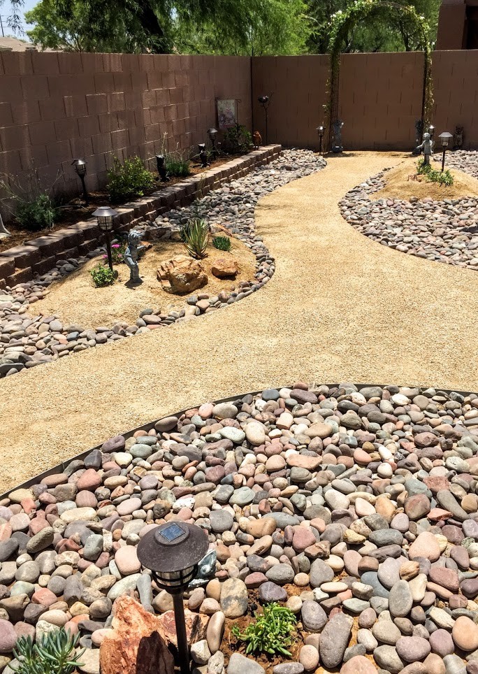 Photo of a small traditional backyard partial sun xeriscape for spring in Phoenix with a garden path and gravel.