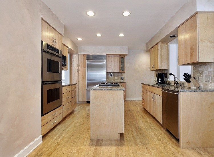Kitchen - transitional kitchen idea in Toronto