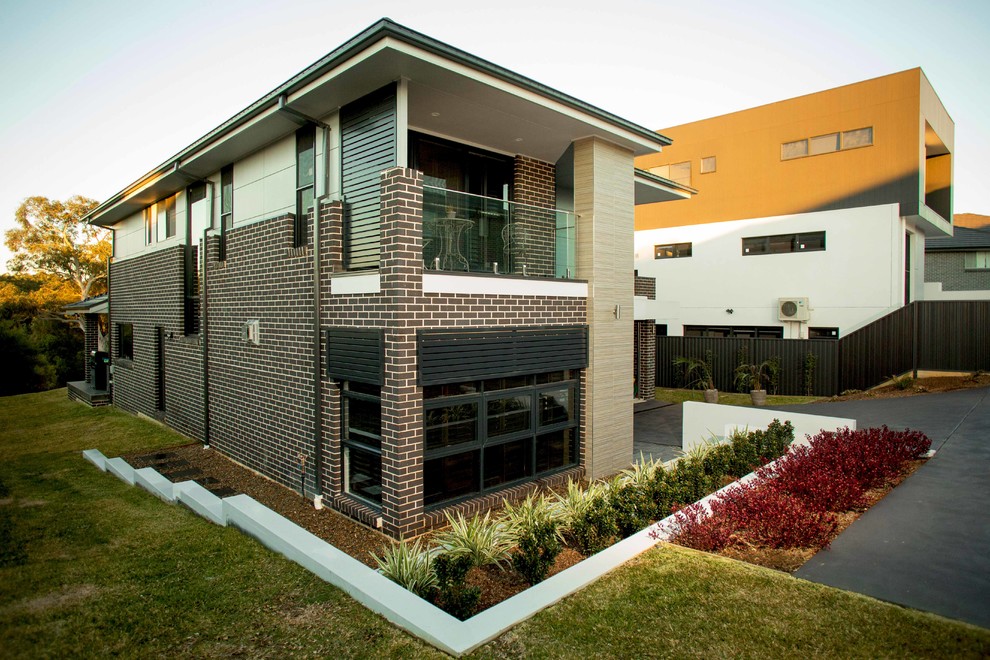 Minimalist home design photo in Sydney
