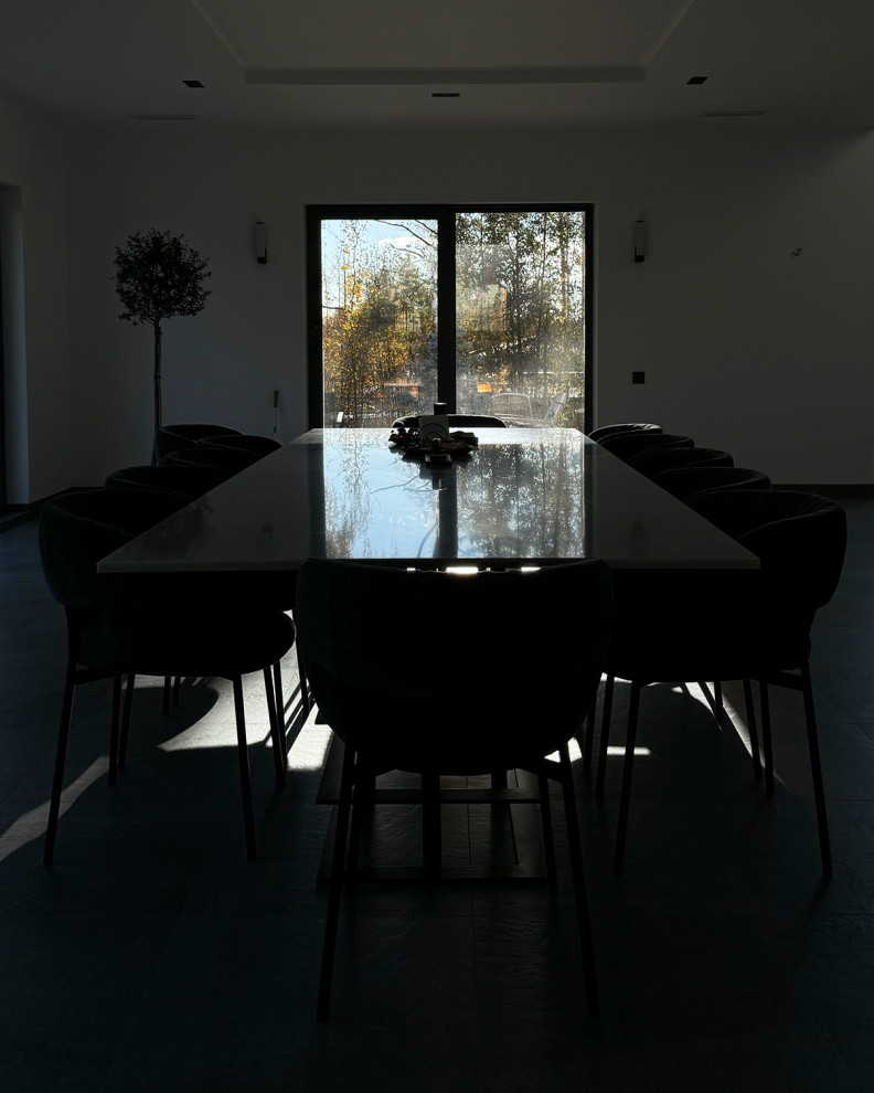 Стол из светопрозрачного камня Quantra Quartz