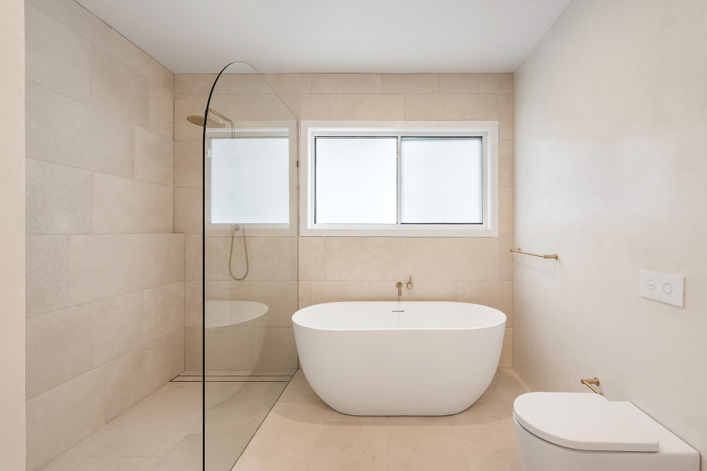 This is an example of a contemporary bathroom in Sydney.