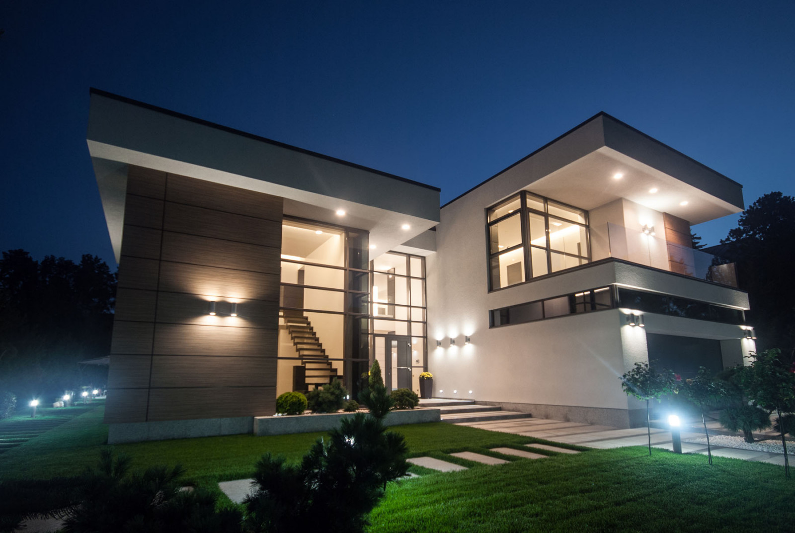 Остекление коттеджа в поселке БЕНИЛЮКС на алюминиевой системе REYNAERS