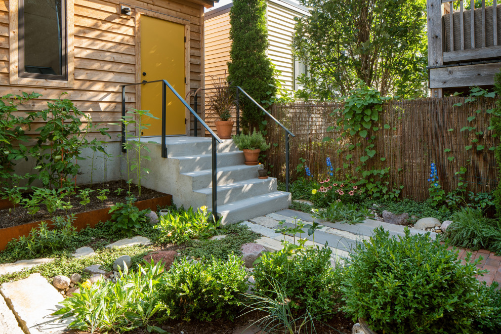 This is an example of a rustic landscaping in Chicago.
