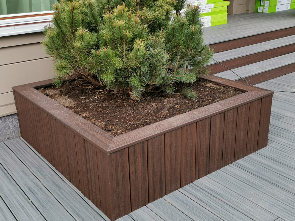 Террасы у дома в лесу