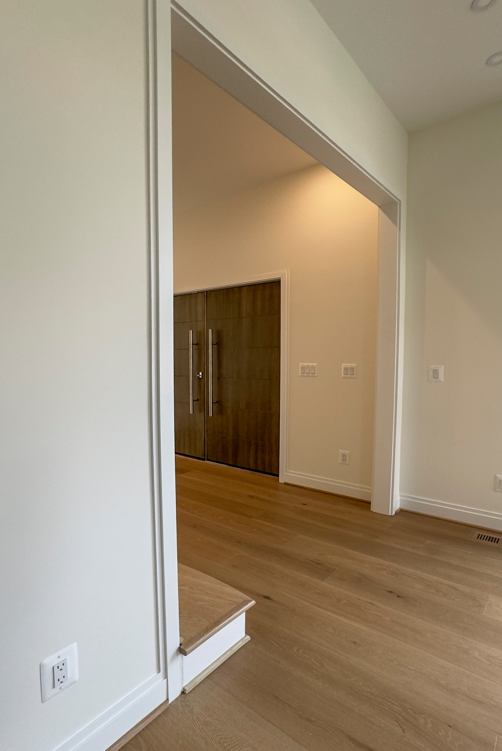 144_Attractive Transitional Staircase in Impressive Modern Home, Vienna VA 22180