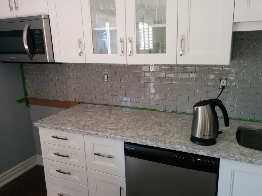 Example of a transitional kitchen design in Ottawa
