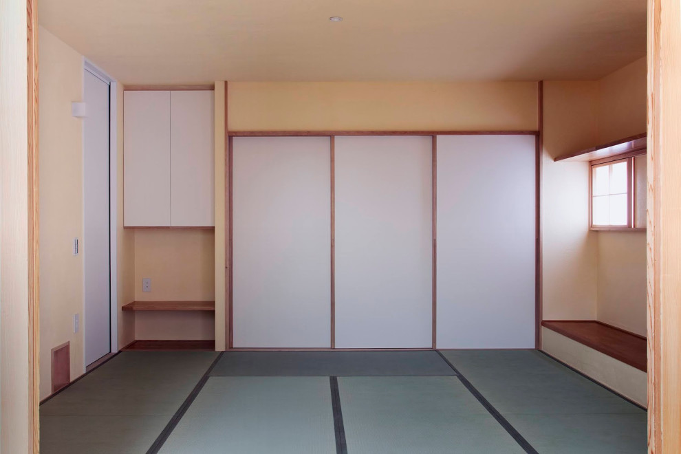 他の地域にある和モダンなおしゃれなファミリールームの写真