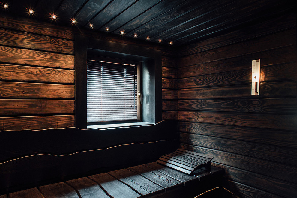 Деревянные жалюзи для окна.