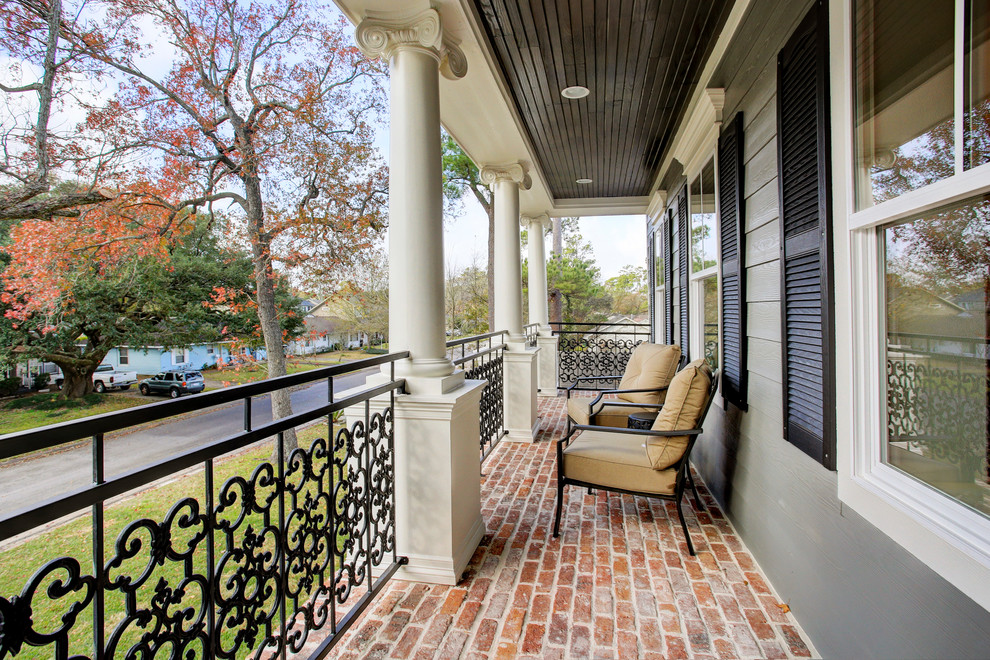 Example of a transitional home design design in Houston
