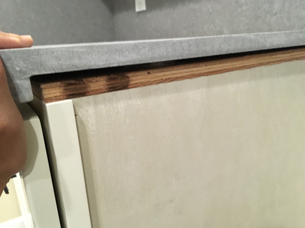 Gap between quartz countertop and subtop