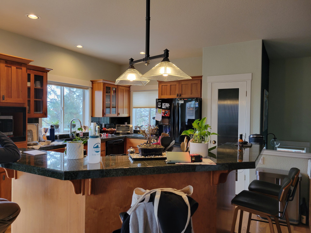 Kitchen - transitional kitchen idea in Denver