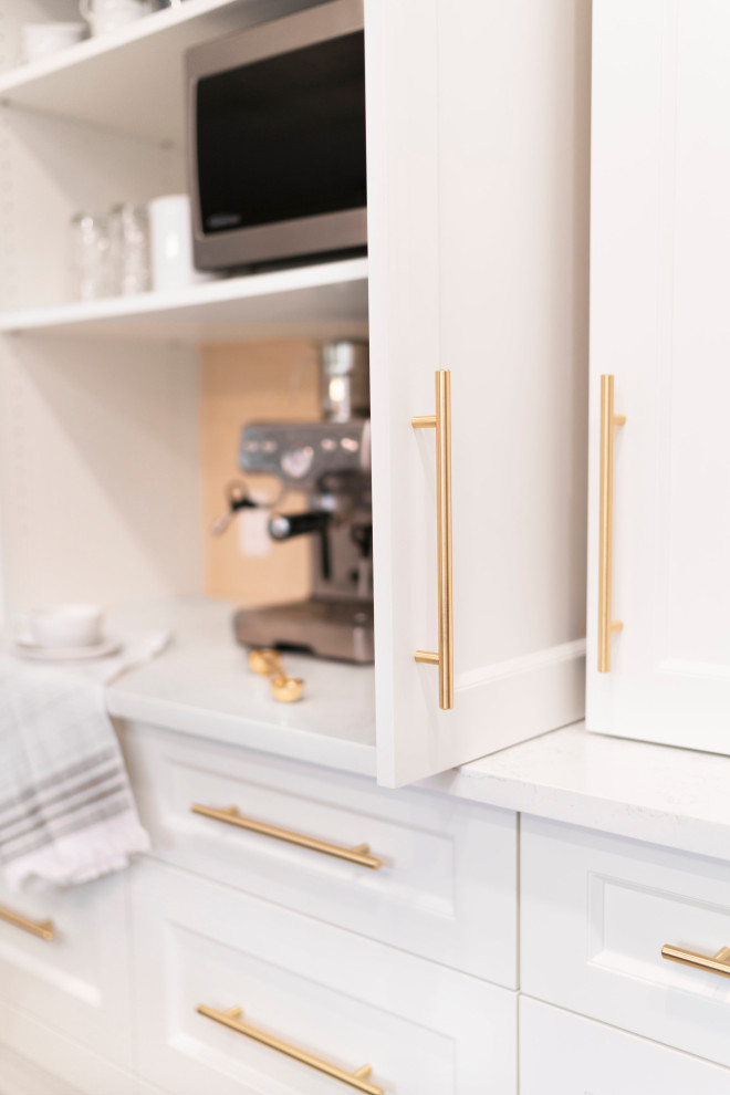Kitchen - kitchen idea in Calgary