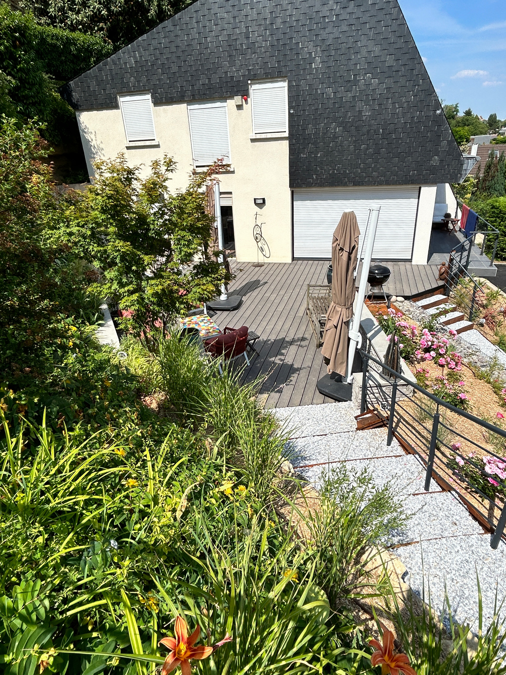 Jardin sur les falaises rocheuses