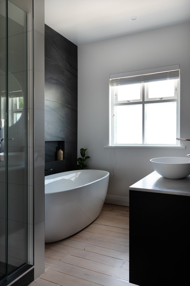 Design ideas for a transitional bathroom in Auckland.
