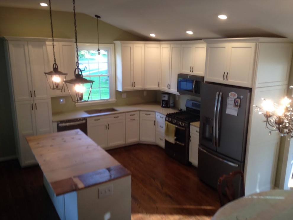 Kitchen - kitchen idea in Miami