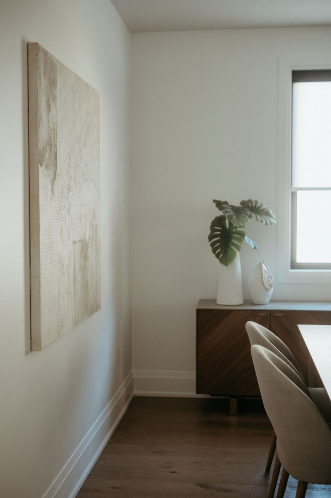 Dining room - dining room idea in Toronto