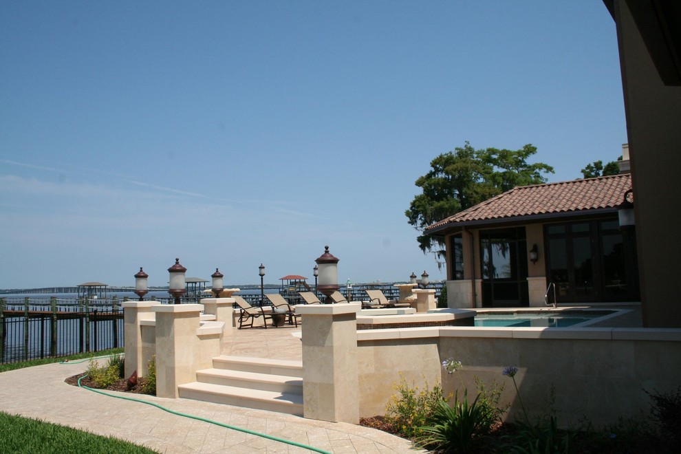 Photo of a mediterranean patio in Jacksonville.