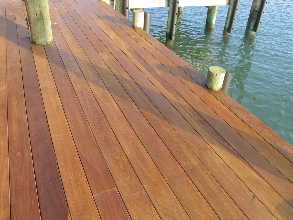 Design ideas for a mid-sized traditional backyard deck in Miami with with dock and a pergola.
