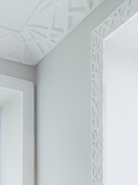 Linear architrave and cornicing 