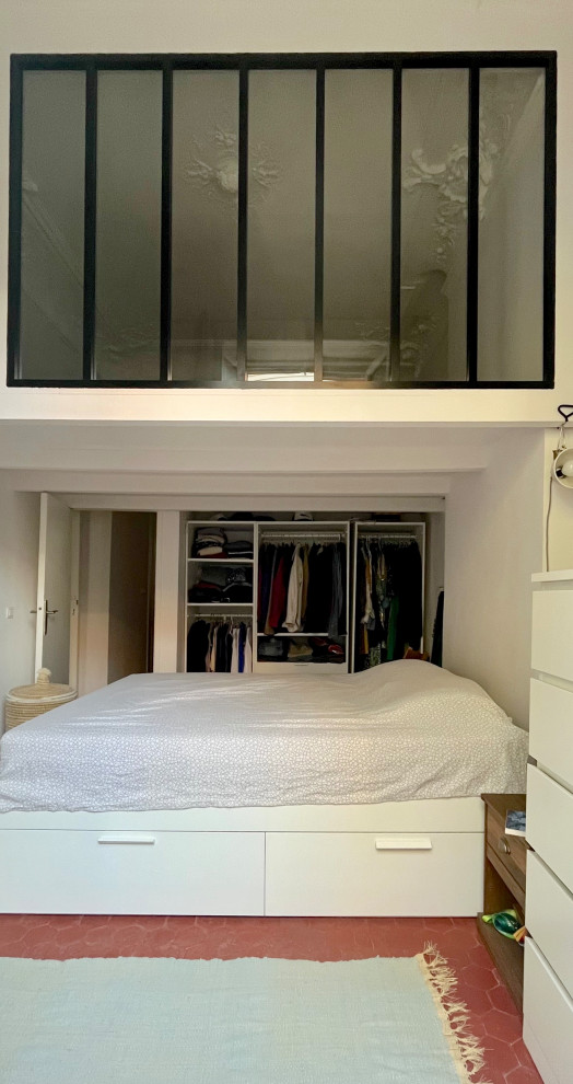 Medium sized modern mezzanine bedroom in Marseille with white walls, terracotta flooring and brown floors.