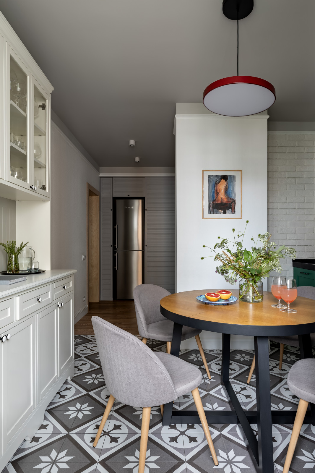 Квартира с библиотекой и коллекцией искусства