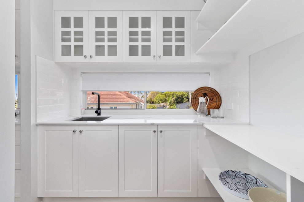 Beach style kitchen in Brisbane.
