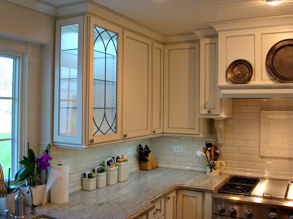 This is an example of a mid-sized contemporary kitchen in Chicago with flat-panel cabinets.