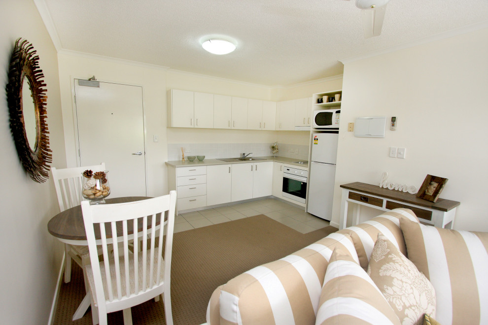 This is an example of a country kitchen in Brisbane.